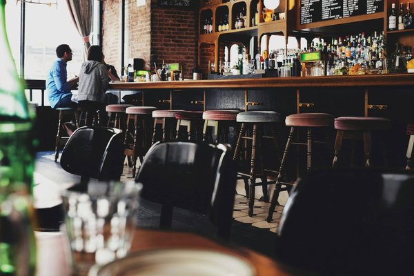 Comment tirer profit des partenariats avec d'autres établissements pour promouvoir votre restaurant bar